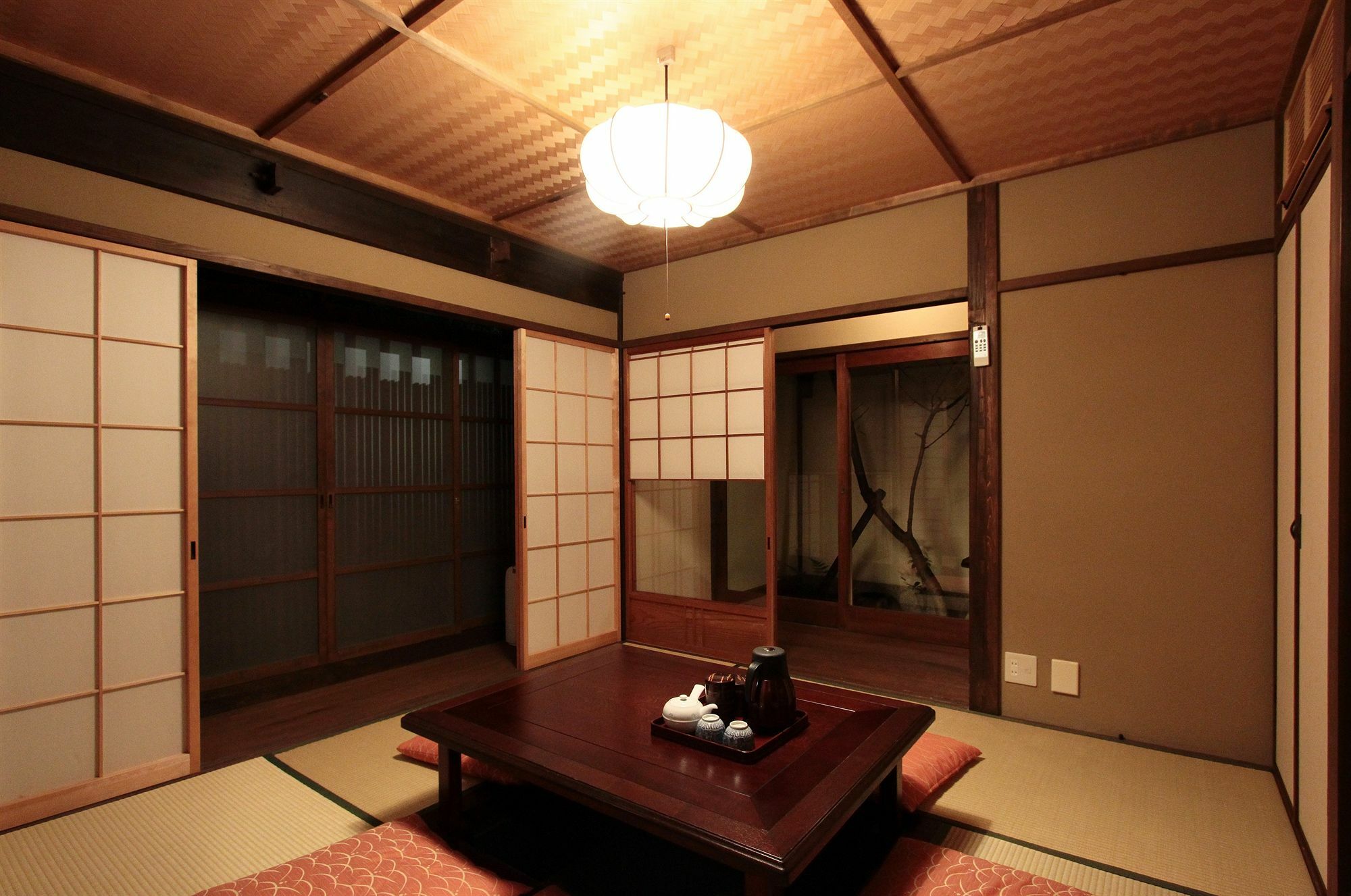Вилла Gion Koyu An Machiya House Киото Экстерьер фото