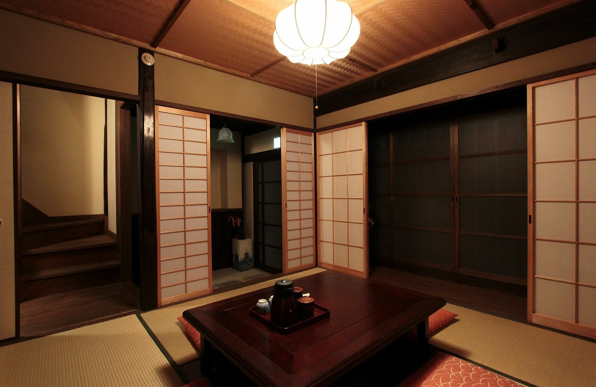 Вилла Gion Koyu An Machiya House Киото Экстерьер фото