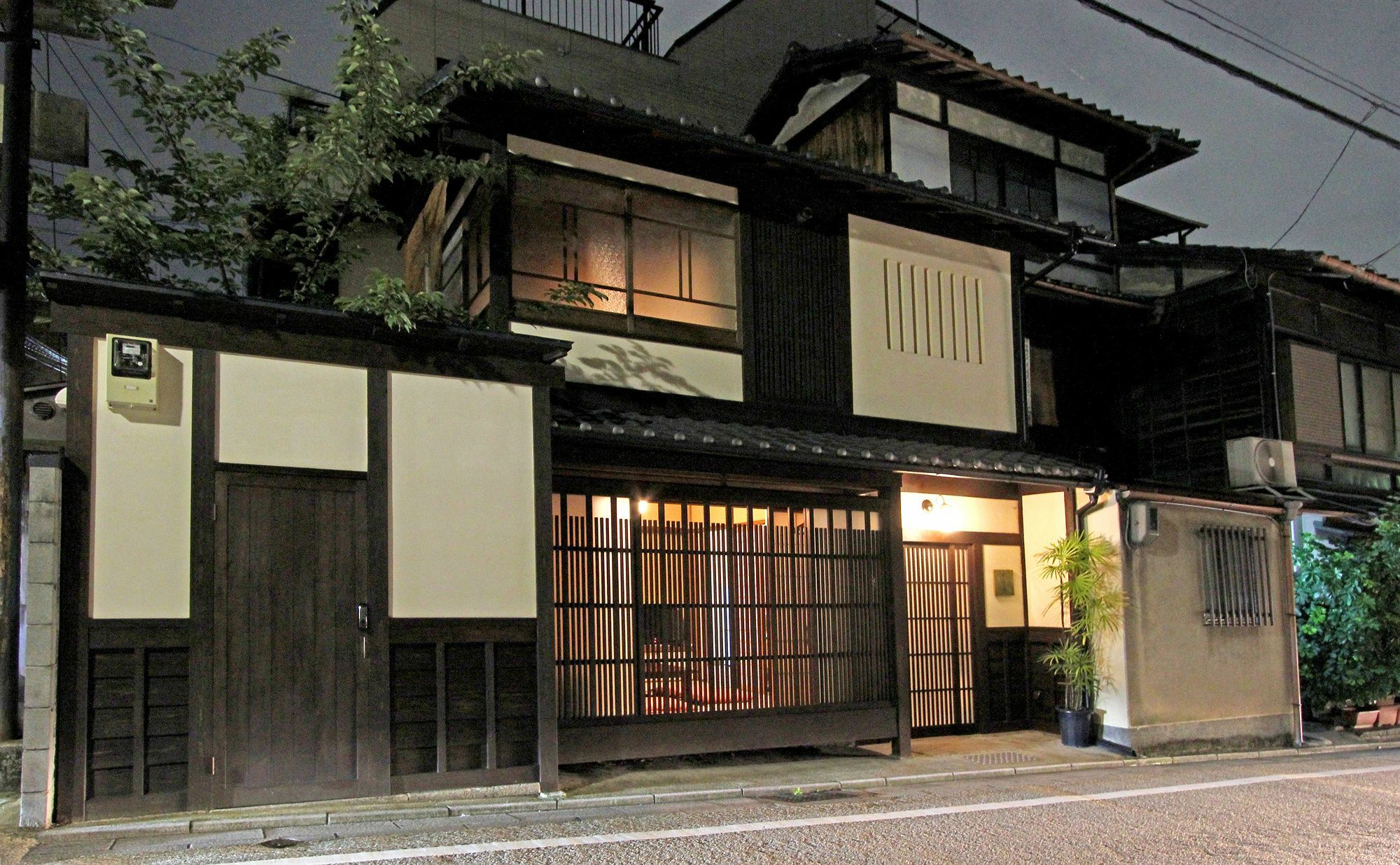 Вилла Gion Koyu An Machiya House Киото Экстерьер фото